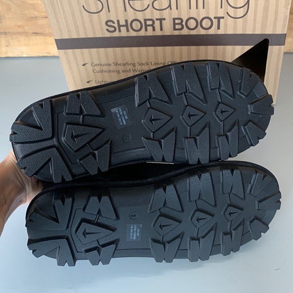 NWT Women’s Kirkland Signature Shearling Sheepskin Boot Black - Picture 5 of 6